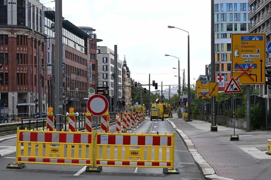 Bis Mitte Dezember sanieren die Leipziger Wasserwerke die Mischwasserkanäle und Trinkwasserleitungen auf einem Teil der Prager Straße.
