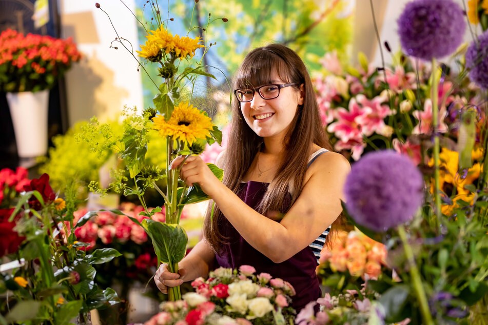 Luise Schäller (19) ist kreative Floristin im dritten Lehrjahr. Sie ist eine von sieben Auszubildenden im Gartenfachmarkt Richter.
