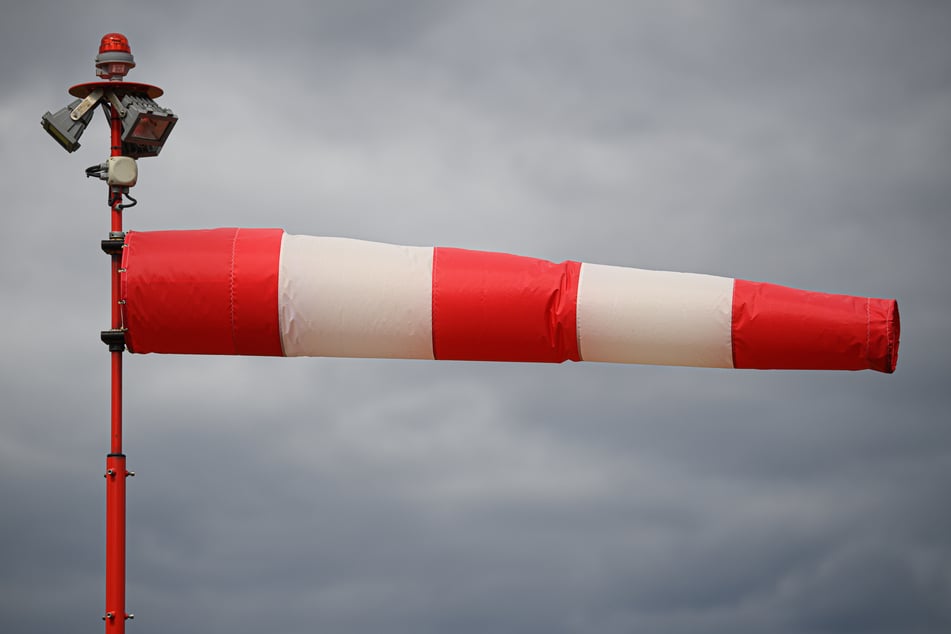 Der Deutsche Wetterdienst warnt vor Sturmböen im Norden.