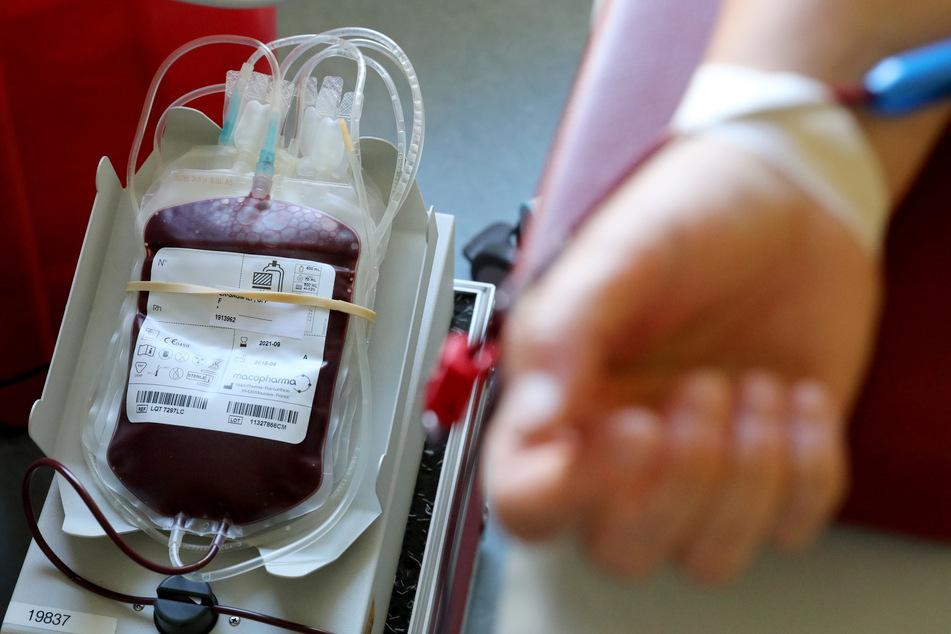 Blutspenden werden auch in Corona-Zeiten dringend gebraucht. Aufgrund steigender Verunsicherung bereitet dem Deutschen Roten Kreuz derzeit die Suche nach Räumlichkeiten allerdings Probleme.