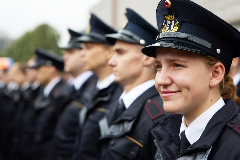 Vor dem Roten Rathaus legten die Auszubildenden am Samstag ihren Amtseid ab.