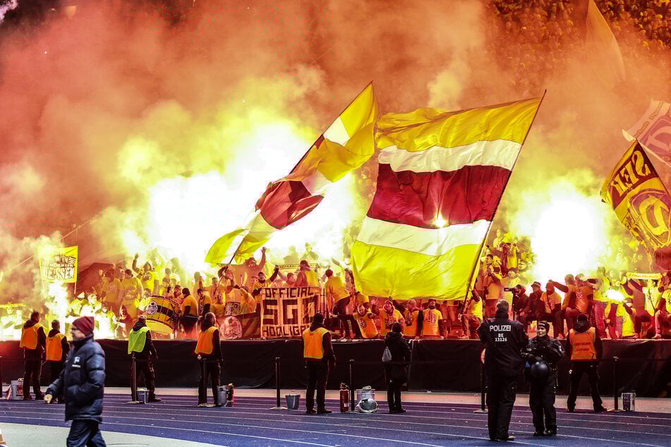 Beim DFB-Pokalspiel am 30. Oktober 2019 reisten schon einmal rund 30.000 Dynamo-Fans ins Olympiastadion der Hertha. Damals lief allerdings alles geordnet und geplant ab. (Archivfoto)