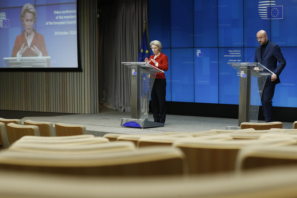 Ursula von der Leyen, Präsidentin der Europäischen Kommission, und Charles Michel, Präsident des Europäischen Rates, nehmen an einer Pressekonferenz im Anschluss an einen EU-Videogipfel der Staats- und Regierungschefs der EU-Staaten teil.