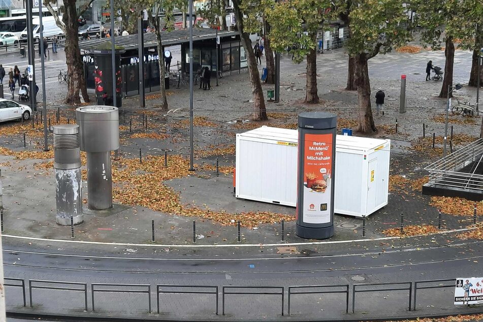 Der Container auf dem Kölner Neumarkt soll eine Anlaufstelle für Bürger und Hilfsbedürftige vor Ort werden.
