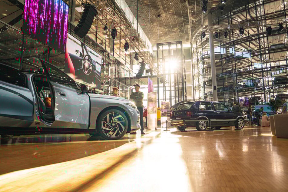 Freut Euch auf exklusive Führungen durch die Gläserne Manufaktur in Dresden.