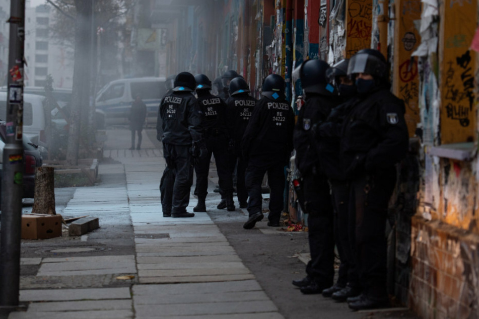 Berlin Unter Protesten Der Linken Szene Obdachlosencamp In Rigaer Strasse Geraumt Tag24