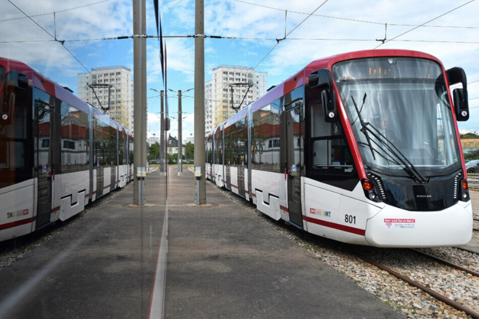 Straßenbahn kracht in Erfurt mit Auto zusammen: 60 Fahrgäste kommen mit Schrecken davon