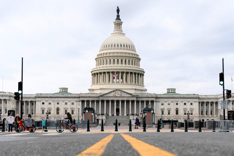Man arrested after attempting to storm Capitol building with tactical vest and loaded shotgun