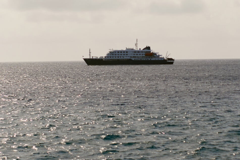 Die "MV Hondius" fuhr von Argentinien nach Kap Verde. An Bord verstarb mindestens ein Passagier, der positiv auf das Hantavirus getestet wurde.