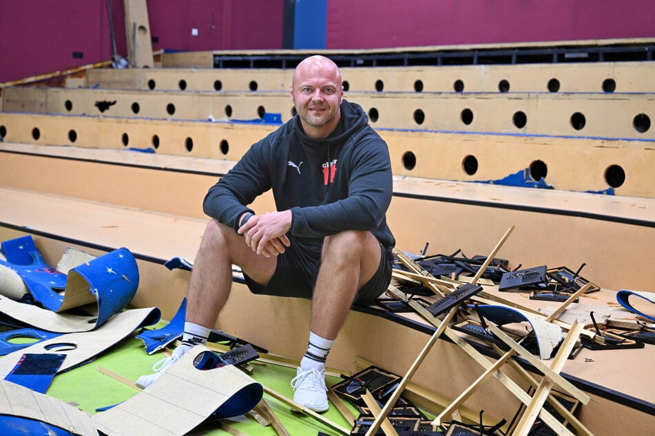 Steckt derzeit noch mitten im Abriss: Unternehmer Stefan Lasch (39) wird am Waldschlößchen ein Fitnessstudio mit Kino-Ambiente eröffnen.