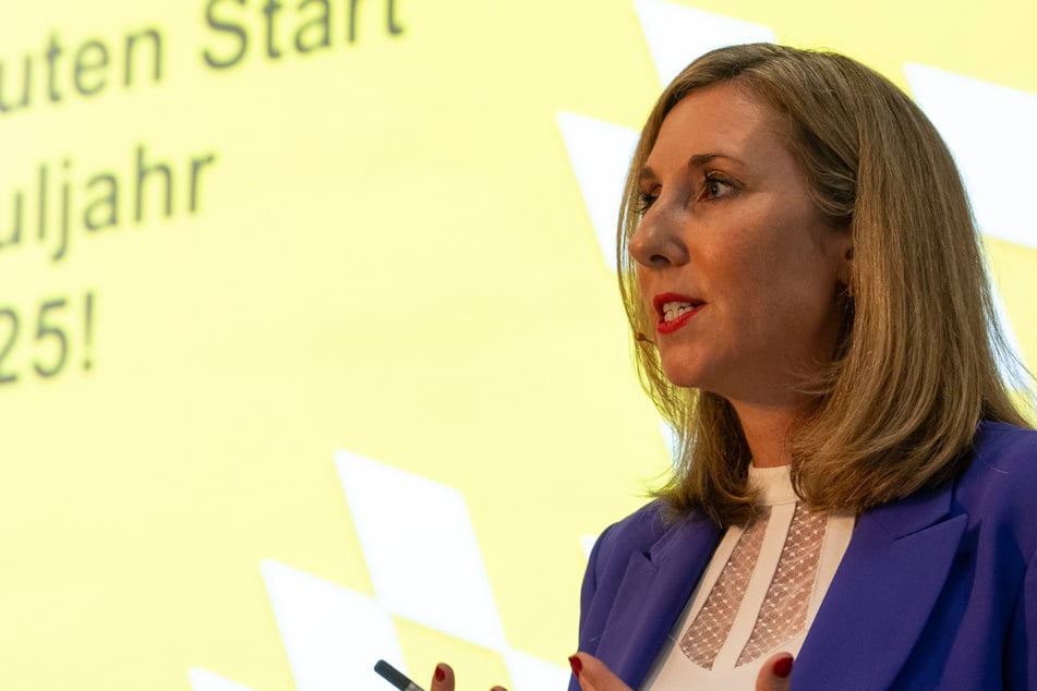 Bayerns Kultusministerin Anna Stolz (42, Freie Wähler) will sich "mit aller Kraft für unsere Schulen" einsetzen.