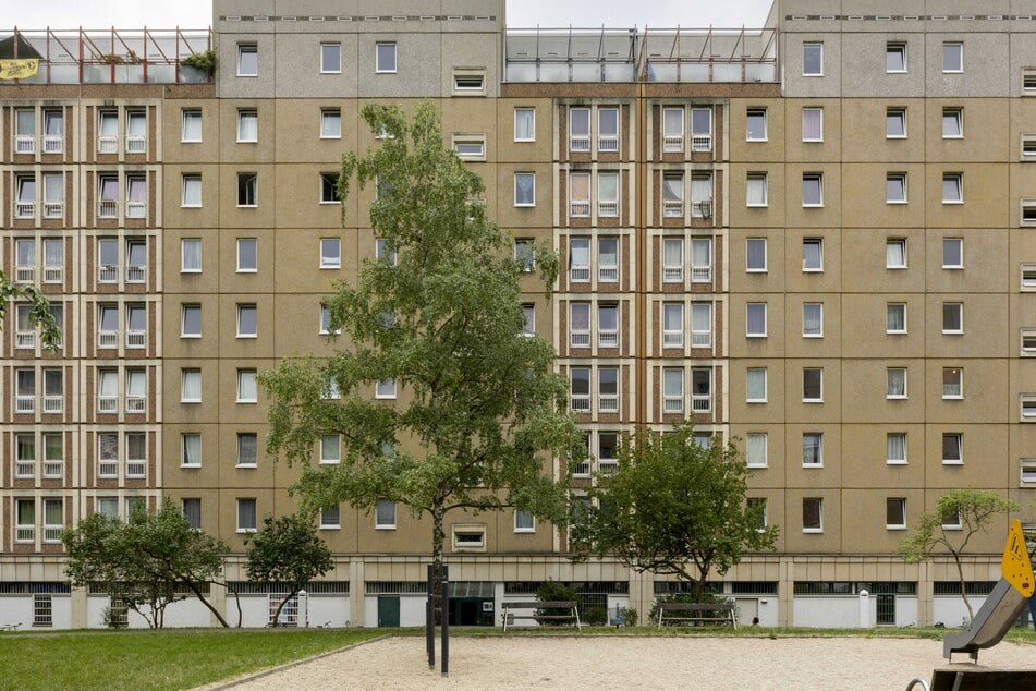 In diesem Wohnblock in der Innenstadt von Dresden kam es im Mai 2024 laut Staatsanwalt zu einem Überfall.