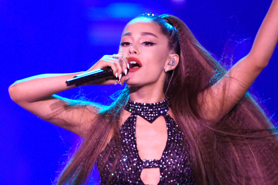 Ariana Grande stellt ihren 20. Weltrekord auf!