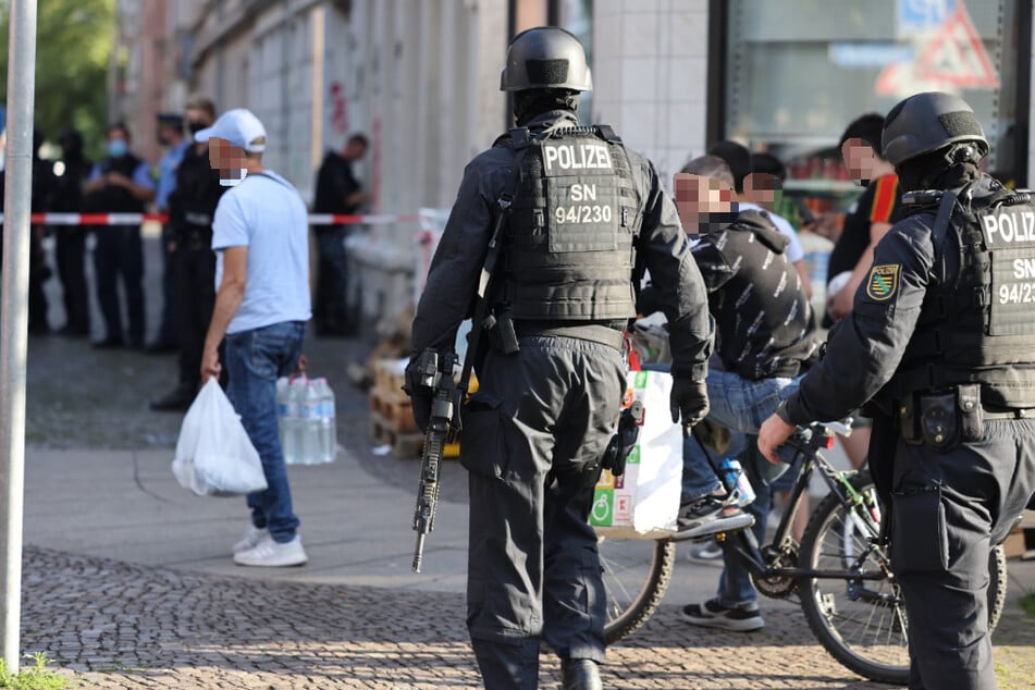 Die Polizei war am Donnerstagabend mit vielen Kräften im Leipziger Osten vor Ort.