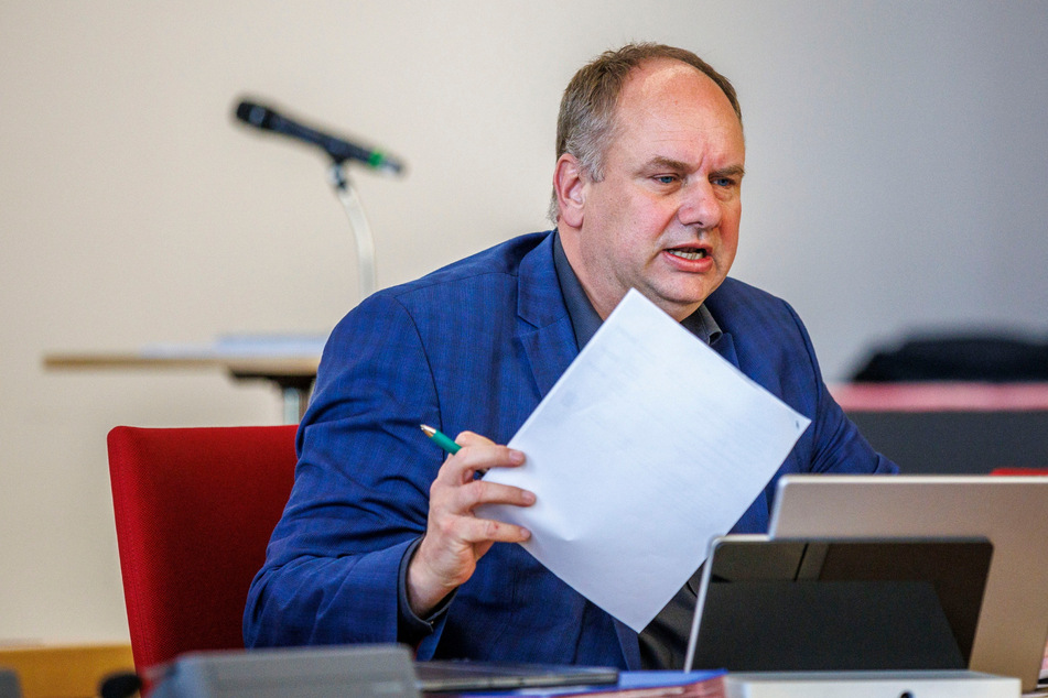 OB Dirk Hilbert (51, FDP) strich den umstrittenen Personal-Posten von der Stadtrats-Agenda.