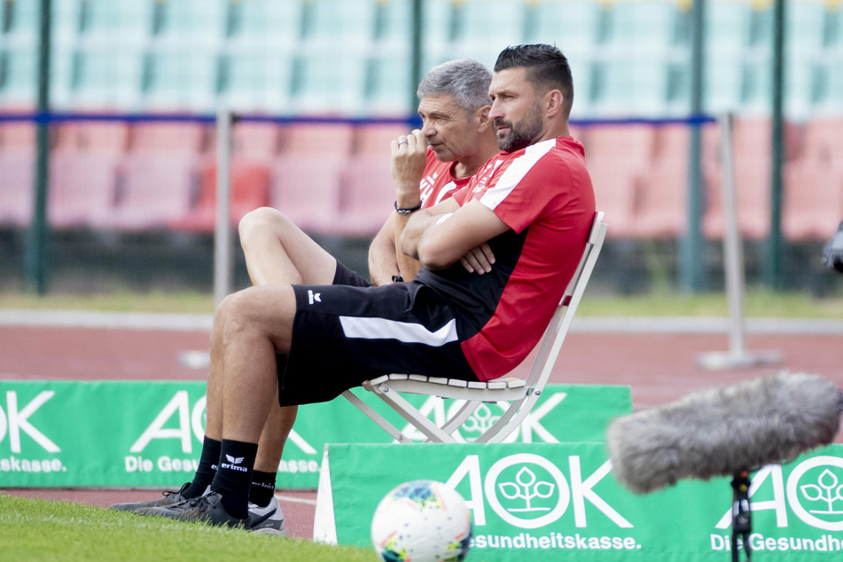 Altglienickes Trainer Karsten Heine (65) und sein "Co" Torsten Mattuschka (39).