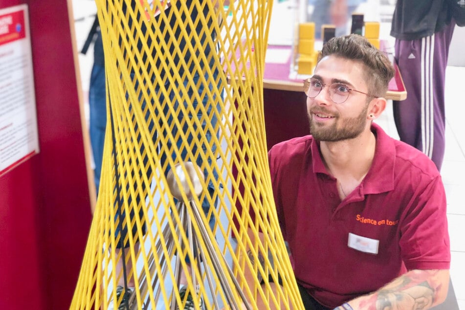 Bei der Ausstellung "MatheMagie" können Kinder und Erwachsene im Allee-Center Leipzig Zahlen und Formen spielerisch entdecken.
