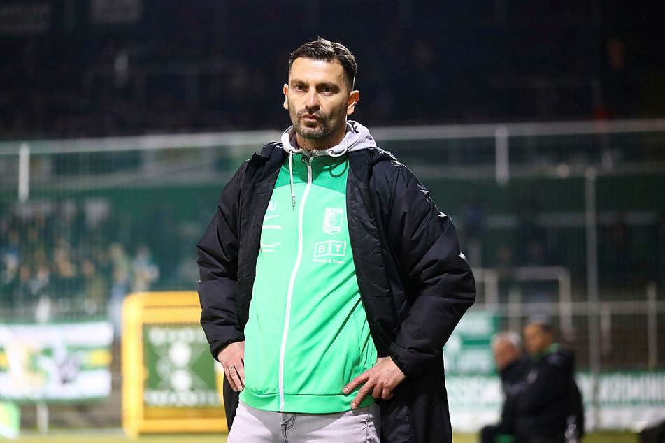 Die Pläne von Chemie Leipzigs Trainer Miroslav Jagatic gegen den FC Rot-Weiß Erfurt sind hinfällig, das Spiel wurde abgesagt. (Archiv)