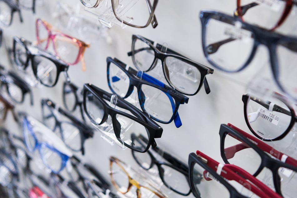 Seit 50 Jahren bietet das Unternehmen modische Brillen auch für den kleinen Geldbeutel an. (Symbolbild)