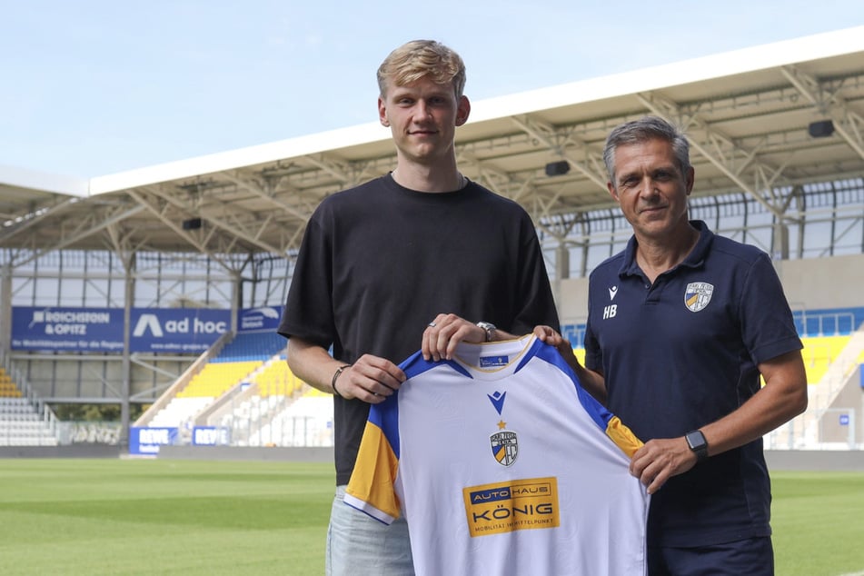 Ted Tattermusch (23, l.) wurde beim FC Carl Zeiss Jena neu vorgestellt.