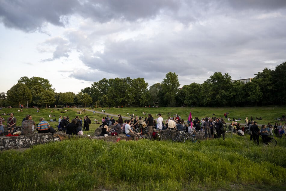 Im Görlitzer Park feierten Aktivisten nach der Gerichtsentscheidung über die nächtliche Öffnung.