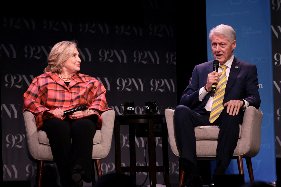 Former president Bill Clinton (r.) and ex-Secretary of State Hillary Clinton (l.) praised Joe Biden's decision to abandon his White House reelection bid.