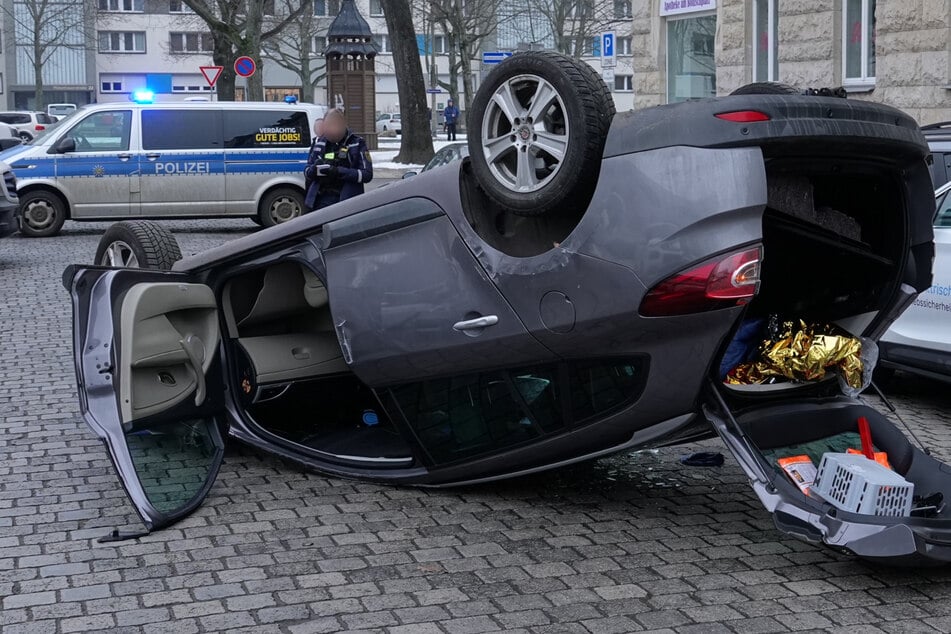 Die Polizei sperrte die Straße zunächst.