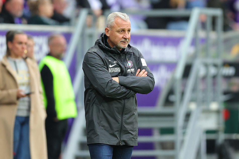 Aue-Trainer Pavel Dotchev (58) sah am Samstag einen 2:0-Sieg gegen Saarbrücken. Ganz zufrieden war er mit der Leistung dennoch nicht.