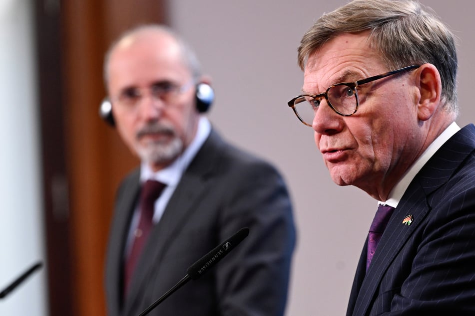 Bei einem Treffen mit seinem jordanischen Kollegen Aiman al-Safadi forderte Außenminister Johann Wadephul Israel auf, mehr humanitäre Hilfe nach Gaza zu lassen.