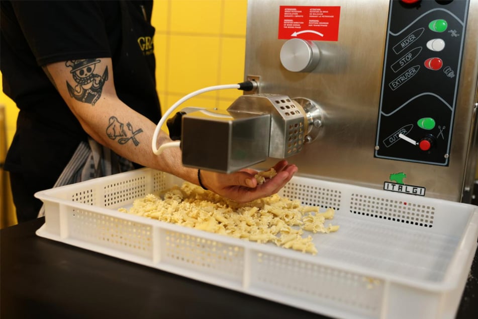 Die Nudeln werden im Laden frisch hergestellt.
