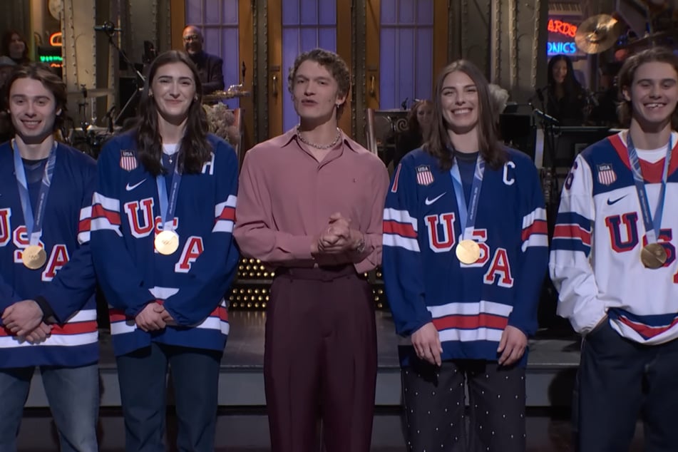 US women's hockey team gets last laugh with SNL cameo alongside Heated Rivalry star