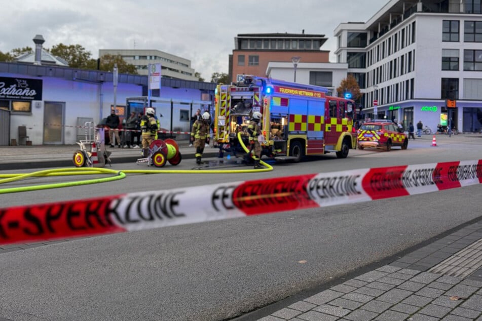 Im Rahmen des Einsatzes musste der Jubiläumsplatz in Mettmann für etwa zwei Stunden gesperrt werden.