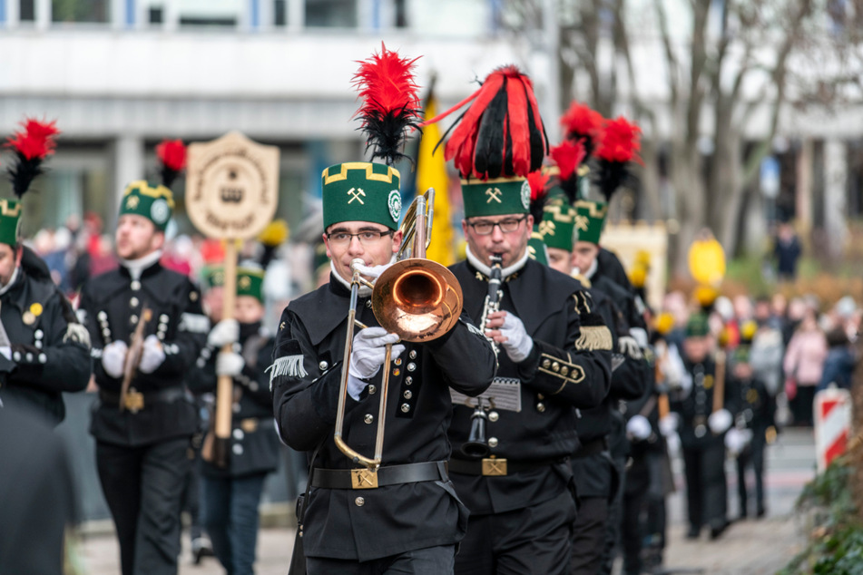 Nach zwei Jahren Corona-Pause wird am Samstag wieder die Bergparade in Chemnitz gefeiert.