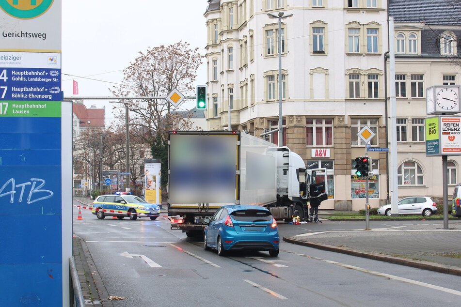 Die Kreuzung Dresdner Straße/Ludwig-Erhard-Straße musste gesperrt werden.