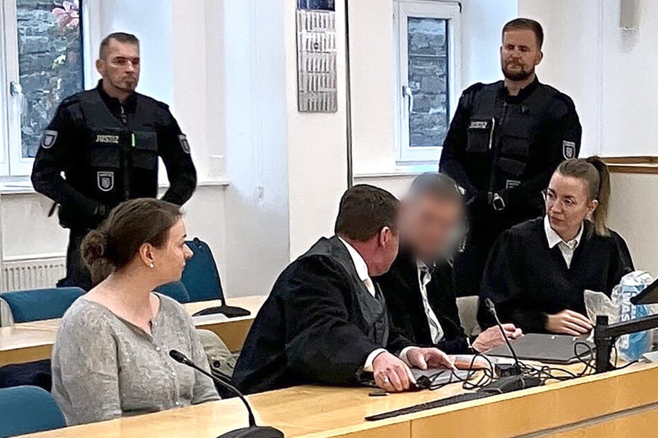 Er zwang sie mehrfach zum Sex: Lehrer missbrauchte 13-Jährige zu Hause und auf Klassenfahrt