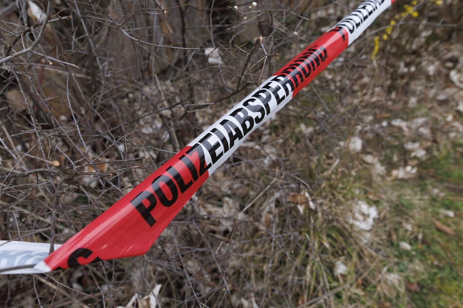 Leichenfund im Wald: Ermittlungen der Mordkommission werden fortgesetzt