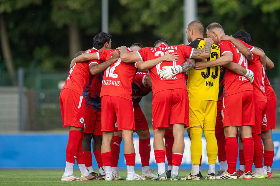 Klub feiert Regionalliga-Rückkehr, obwohl rechnerisch noch nicht alles klar ist