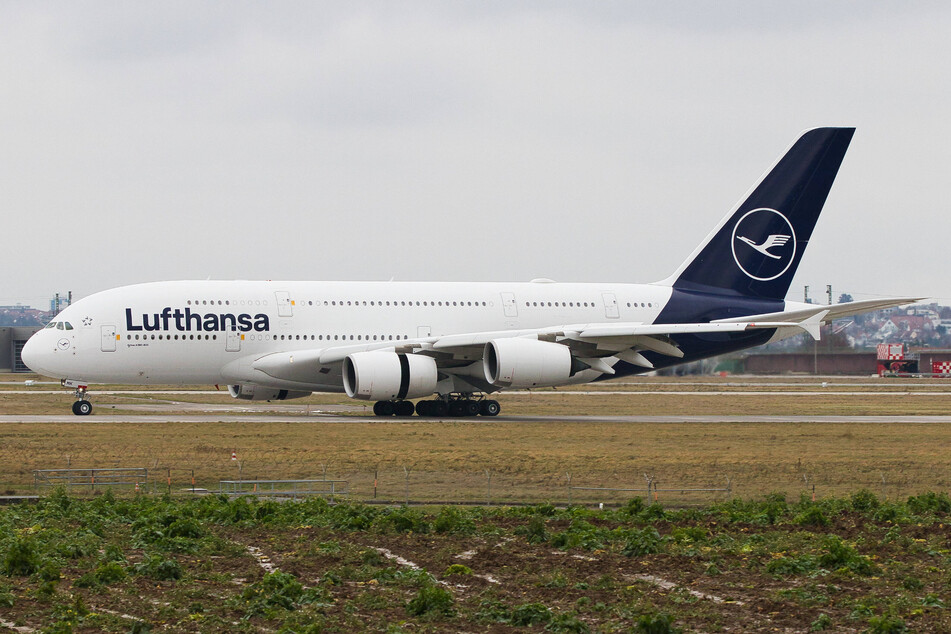 Die imposante Maschine der Lufthansa machte am Mittwoch Bekanntschaft mit dem Stuttgarter Flughafen.