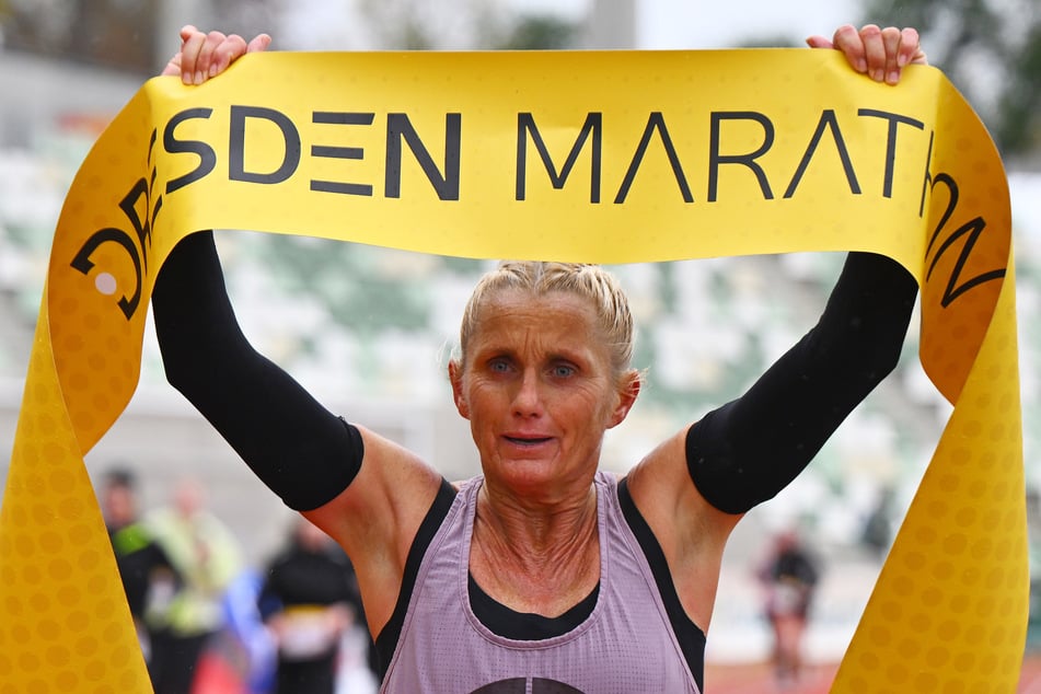 Das Double ist perfekt: Yvonne Van Vlerken gewinnt nach dem Oberelbe-Marathon auch den Dresden-Marathon.