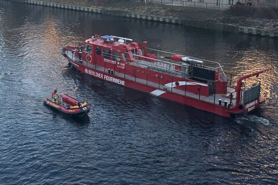 Berlin: Ruderboot sinkt in Havelkanal: Frau stirbt nach Crash mit Frachter