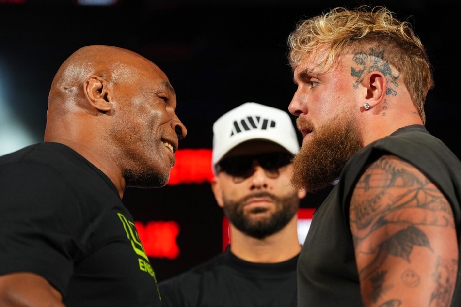 In a fiery warning ahead of their upcoming match, Jake Paul (r.) has made it clear that he won't be holding back against Mike Tyson.