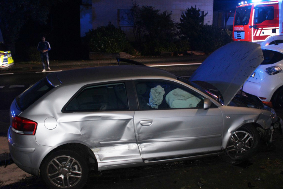 Der silberne Audi des 44-Jährigen musste nach dem Unfall abgeschleppt werden.