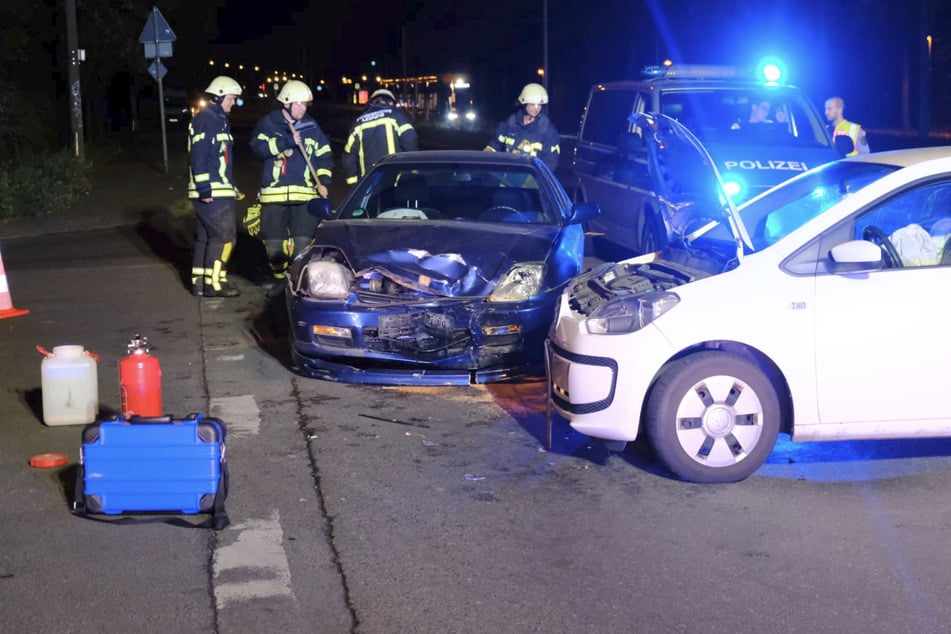 Kreuzungs-Crash im Leipziger Westen: VW-Fahrer (24) haut zu Fuß ab
