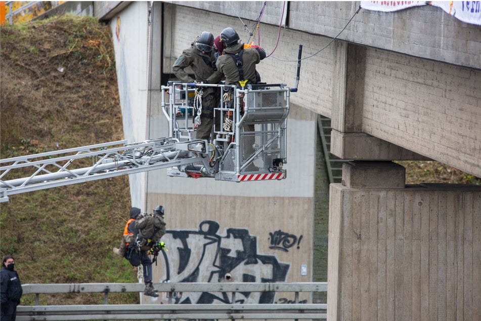 Bei dem Polizeieinsatz in der Nähe von Wiesbaden musste die Polizei mit Spezialeinsatzkräften anrücken. Es entstanden so Kosten in Höhe von 13.393,90 Euro.