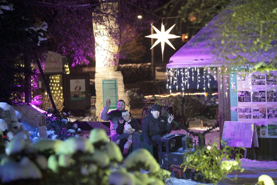 Besucher können sich im Miniaturpark Wehlen auf ein Lichter-Paradies freuen.