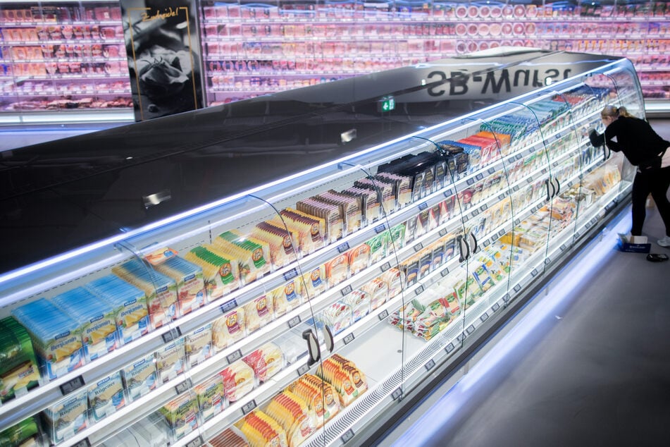 Wegen einer Wurst musste die Polizei zu einem Supermarkt in Bamberg ausrücken. (Symbolbild)