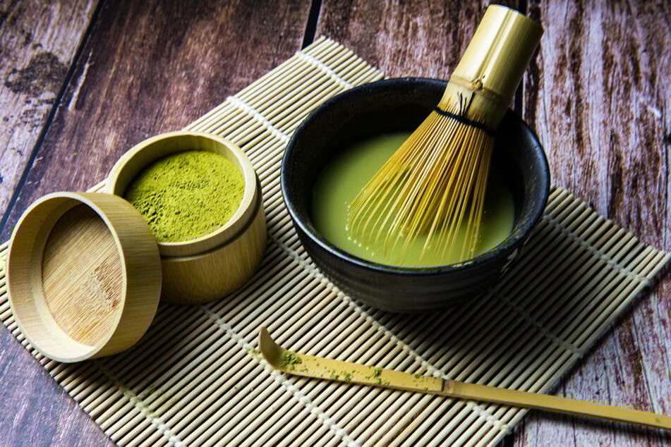 Ein traditionelles Matcha-Set besteht aus einer Teeschale ("Chawan"), einem Bambusbesen ("Chasen") und einem Teelöffel ("Chashaku").