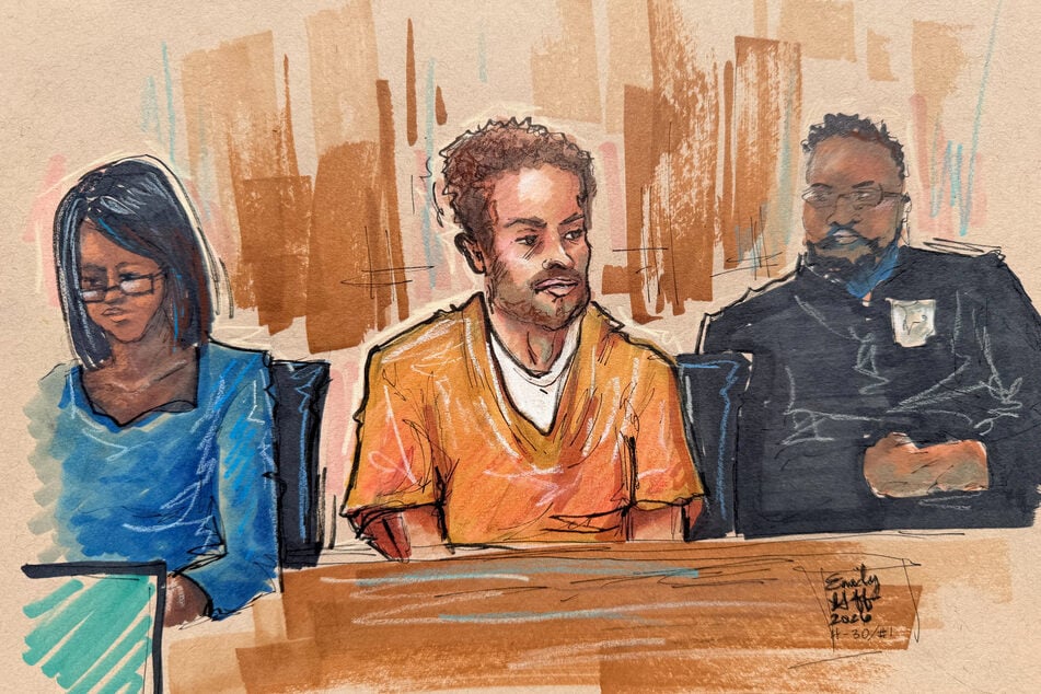 A sketch shows Cole Tomas Allen (c.), a suspect in the White House Correspondents' Dinner shooting, sitting in the courtroom during a hearing after being charged with attempting to assassinate President Donald Trump on April 30, 2026.