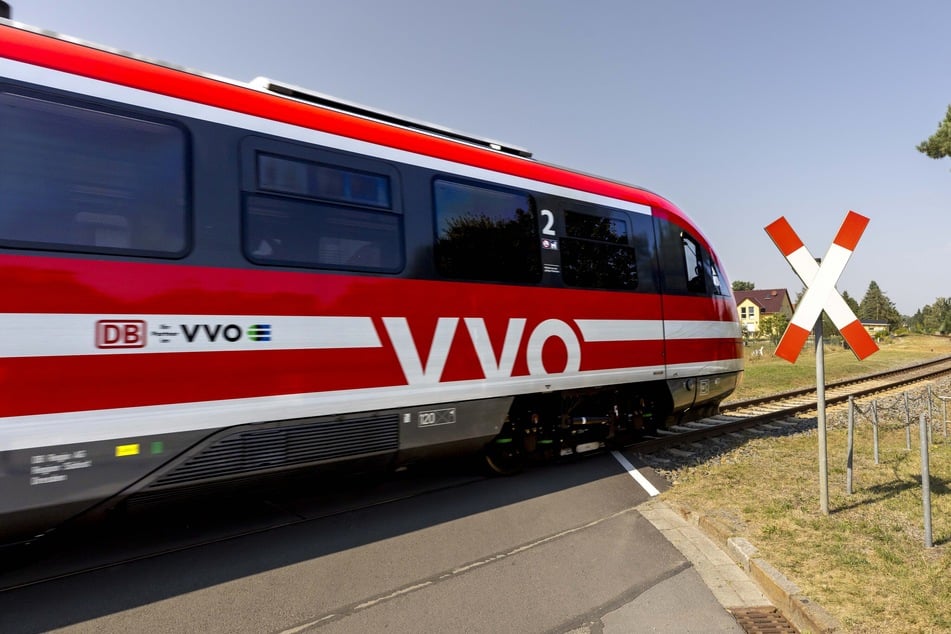 Die Dieseltriebwagen der RB33 können ab Sonntag wieder bis nach Königsbrück fahren.