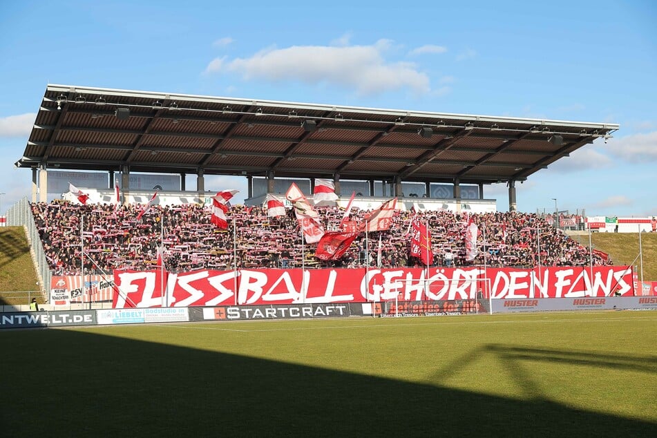 Die FSV-Fans fordern: "Fußball gehört den Fans".